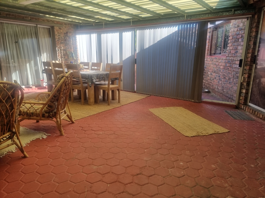 6 Bedroom Property for Sale in Heiderand Western Cape